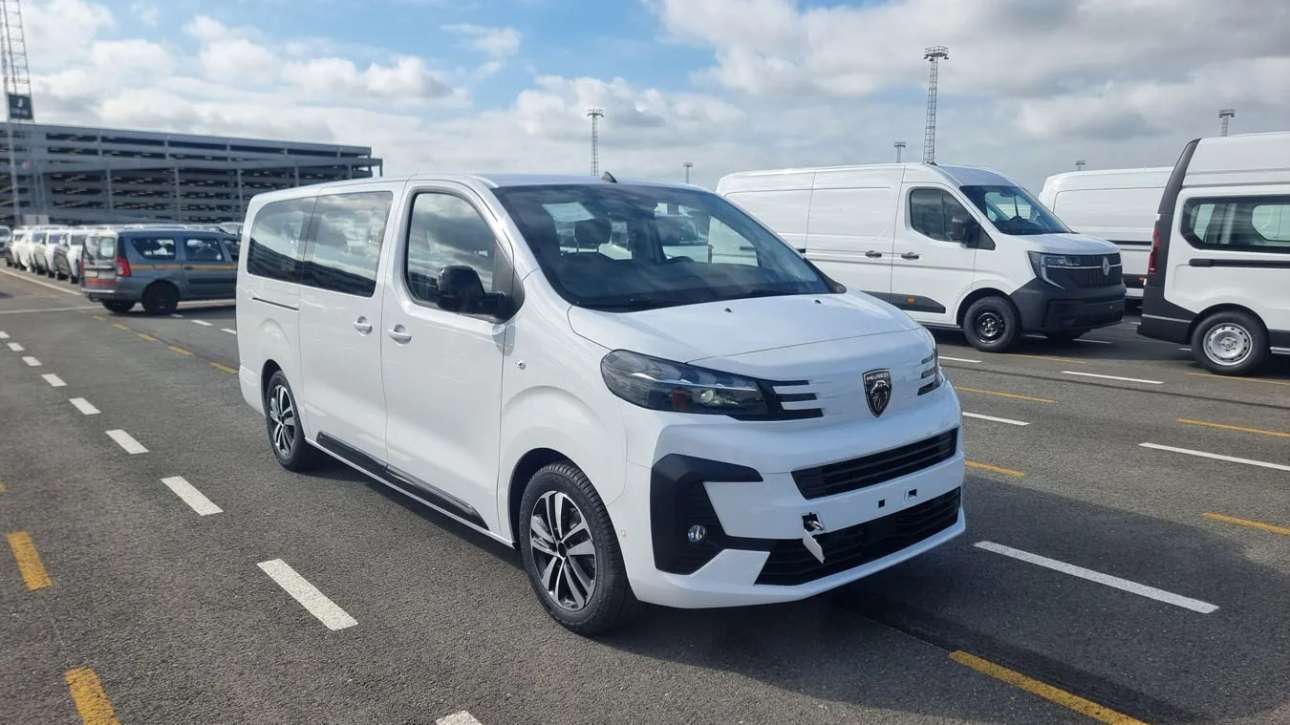 Peugeot Traveller VIP L3 D 2.0 150 AT (7 S)